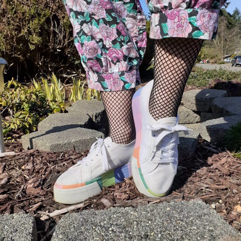 Knee high fishnet socks - brand new!